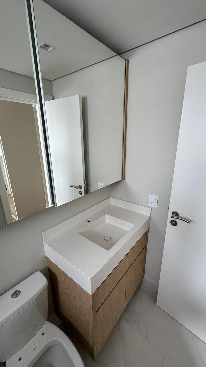 Cuba em lâmina ultracompacta com cortes em 45 graus.